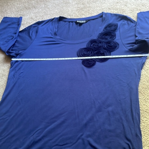 Nicole Miller Original Blue Scoop Neck Three Quarter Sleeve Top with Rosettes - Picture 9 of 10